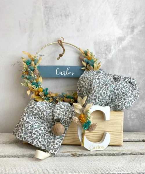 cajas de madera con flores